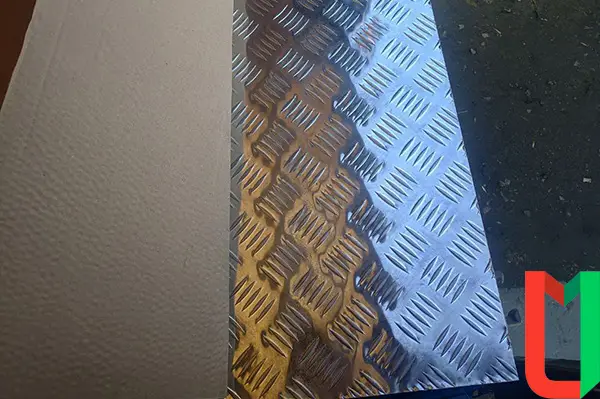 Рифлёный алюминиевый лист чечевица 5х300х3000 мм АМг2